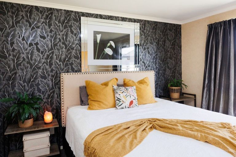 Photo of property in 10 Boston Parade, Kelvin Grove, Palmerston North, 4414