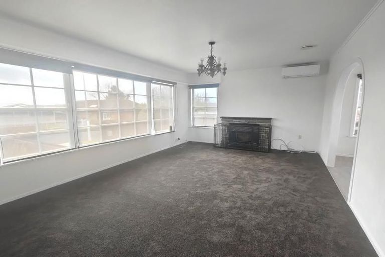 Photo of property in 33b Gill Avenue, Te Atatu Peninsula, Auckland, 0610