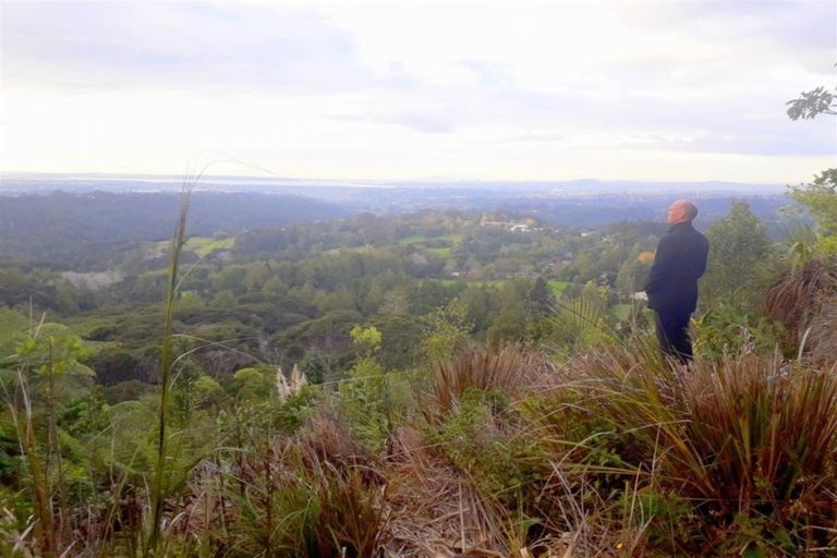 Photo of property in 850 West Coast Road, Waiatarua, Auckland, 0604