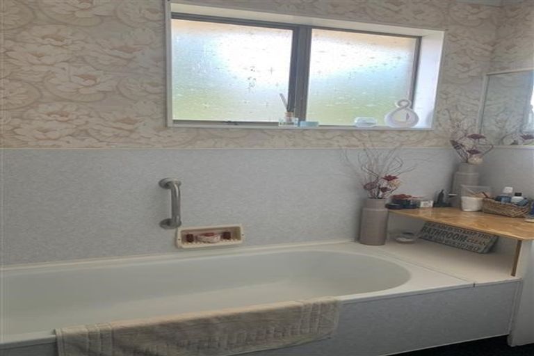 Photo of property in 100 Dorset Avenue, Lynmouth, New Plymouth, 4310