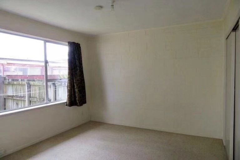 Photo of property in 1/96 Chivalry Road, Glenfield, Auckland, 0629