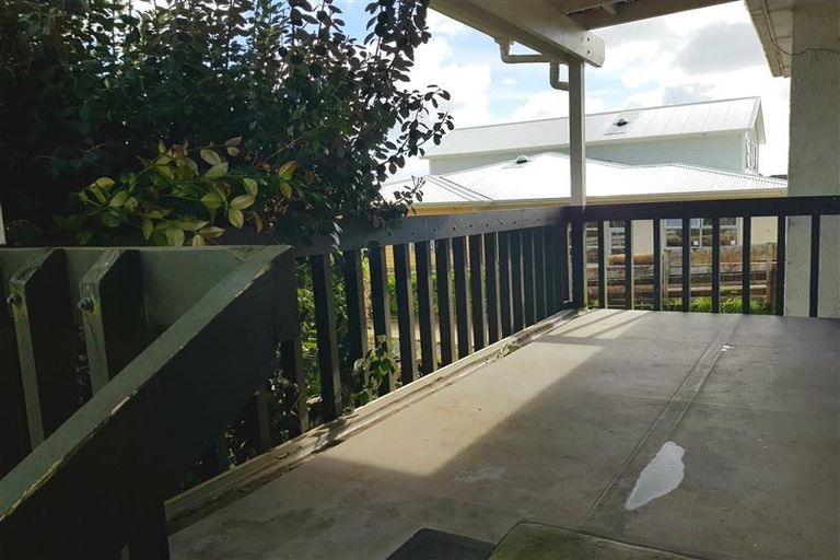 Photo of property in 18 Sabulite Road, Kelston, Auckland, 0602