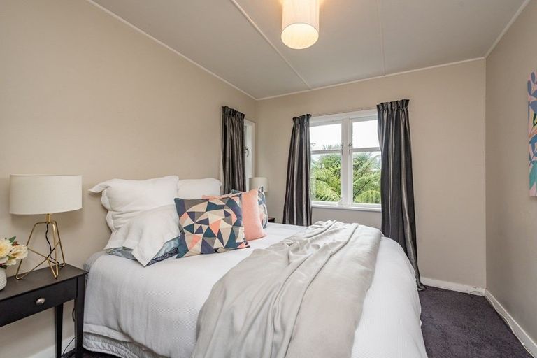 Photo of property in 19a Montgomery Avenue, Rothesay Bay, Auckland, 0630