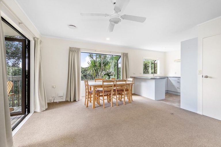 Photo of property in 3b Laingrange Place, Laingholm, Auckland, 0604