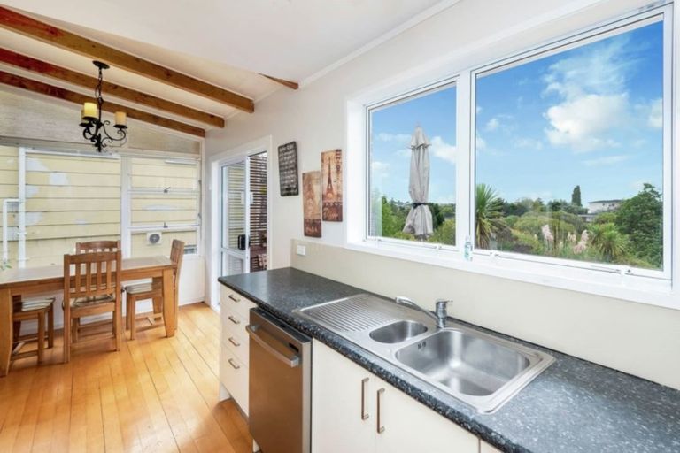 Photo of property in 21 Bert Wilson Place, Cockle Bay, Auckland, 2014