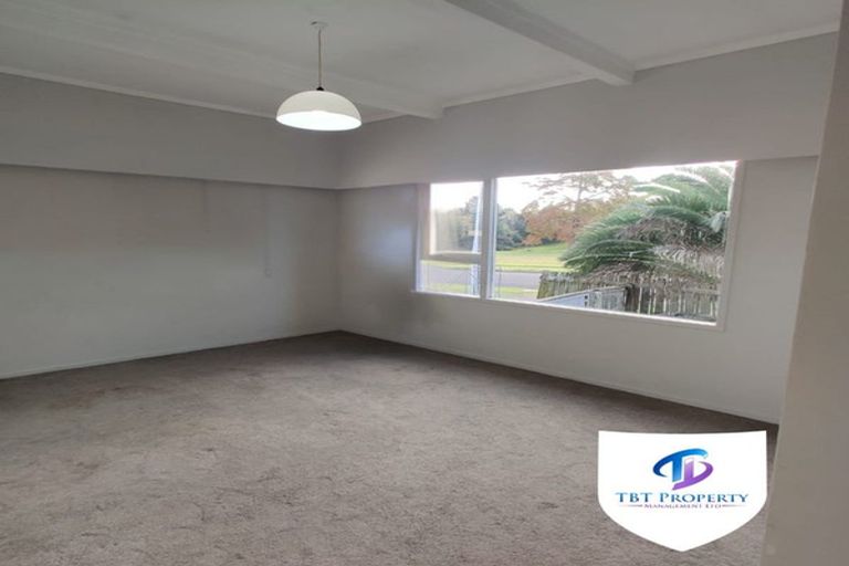 Photo of property in 12a Waiari Road, Conifer Grove, Takanini, 2112