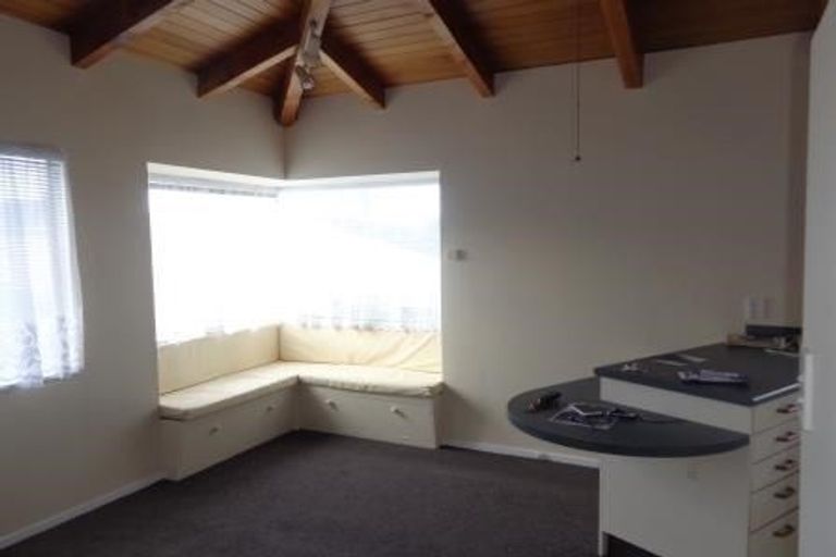 Photo of property in 17 Hassan Drive, Massey, Auckland, 0614