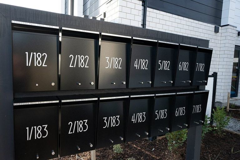 Photo of property in 2/182 Cambridge Terrace, Fairfield, Lower Hutt, 5011