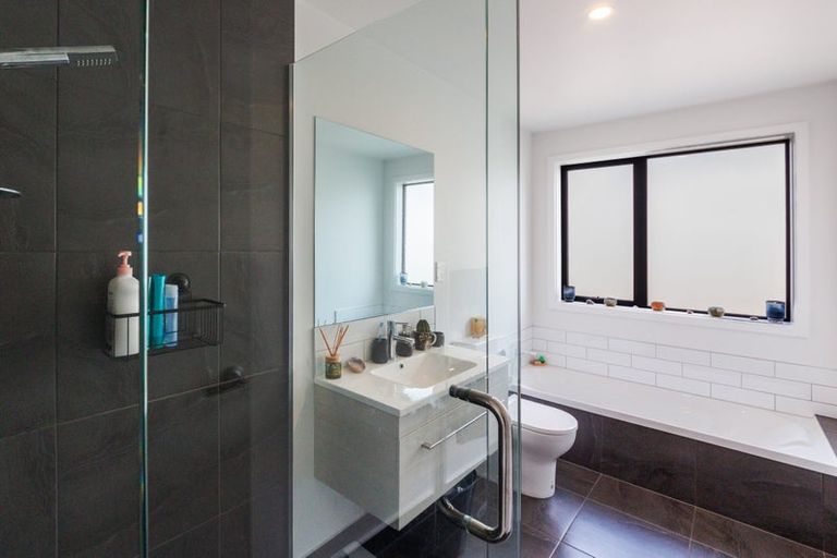 Photo of property in 3 Sardinia Grove, Fitzherbert, Palmerston North, 4410