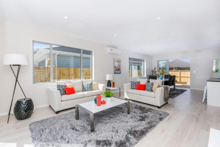 Photo of property in 14 Ropere Street, Kumeu, 0810