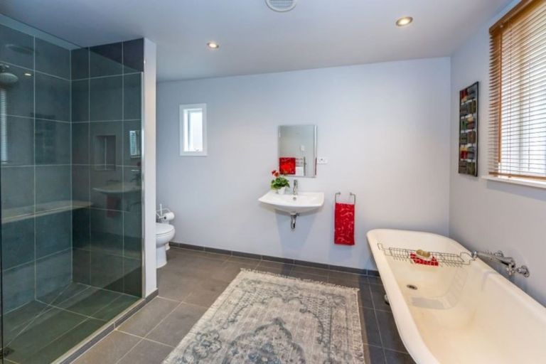 Photo of property in 104 Studholme Street, Somerfield, Christchurch, 8024