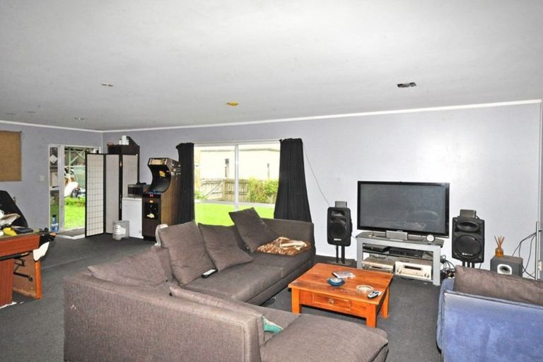 Photo of property in 35 Township Road, Waitakere, Auckland, 0816