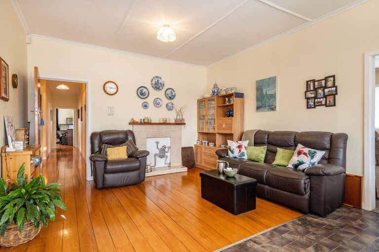 Photo of property in 102 Charlotte Crescent, Mayfair, Hastings, 4122