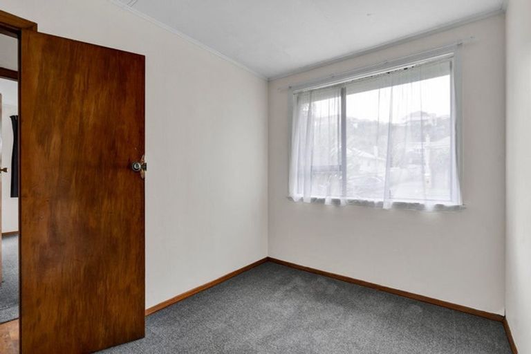 Photo of property in 12 Seaview Road, Marfell, New Plymouth, 4310