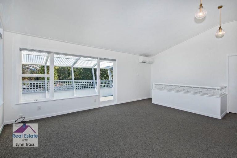 Photo of property in 42 Memorial Drive, Parahaki, Whangarei, 0112