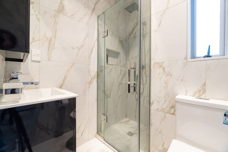 Photo of property in 27f Rehia Road, Massey, Auckland, 0614