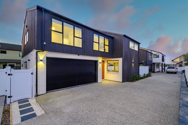 Photo of property in 15a The Parade, Bucklands Beach, Auckland, 2012