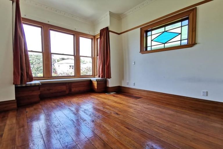 Photo of property in 26 Grove Road, Kelburn, Wellington, 6012