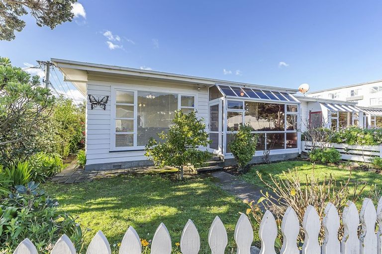 Photo of property in 605 Evans Bay Parade, Kilbirnie, Wellington, 6022