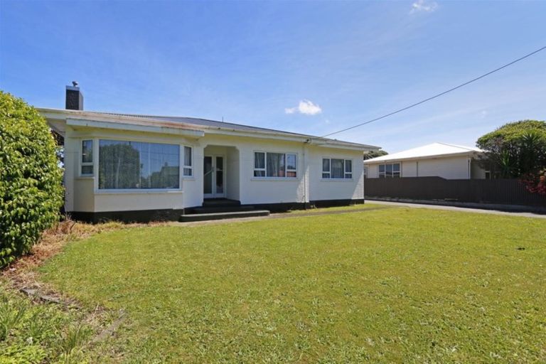 Photo of property in 77 Dixon Avenue, Hawera, 4610