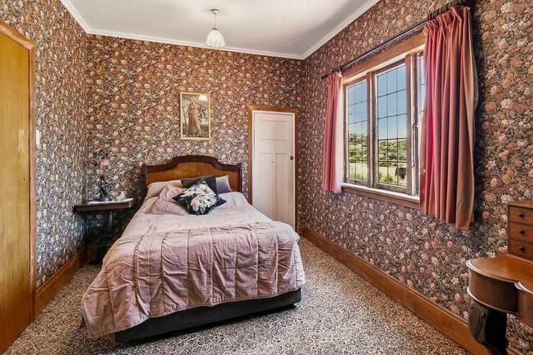 Photo of property in 1 Woodmancote Road, Khandallah, Wellington, 6035