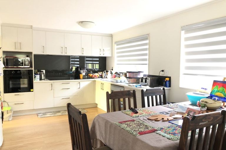 Photo of property in 37 Trias Road, Totara Vale, Auckland, 0629