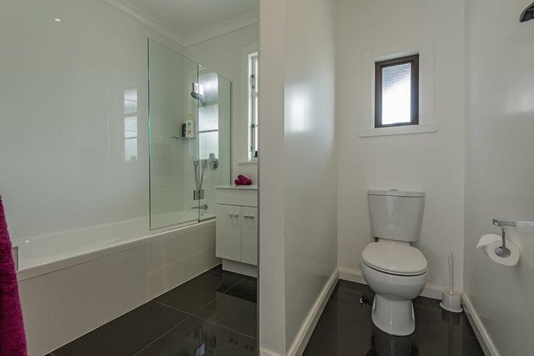 Photo of property in 8 Hughes Avenue, Hokowhitu, Palmerston North, 4410