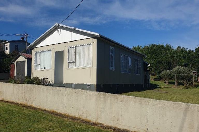 Photo of property in 24 Dorset Street, Patea, 4520