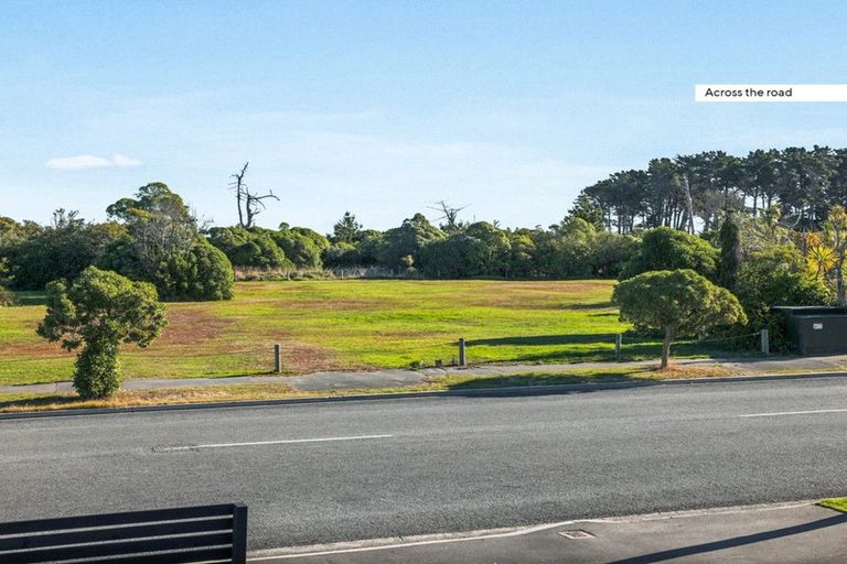 Photo of property in 387 Estuary Road, South New Brighton, Christchurch, 8062