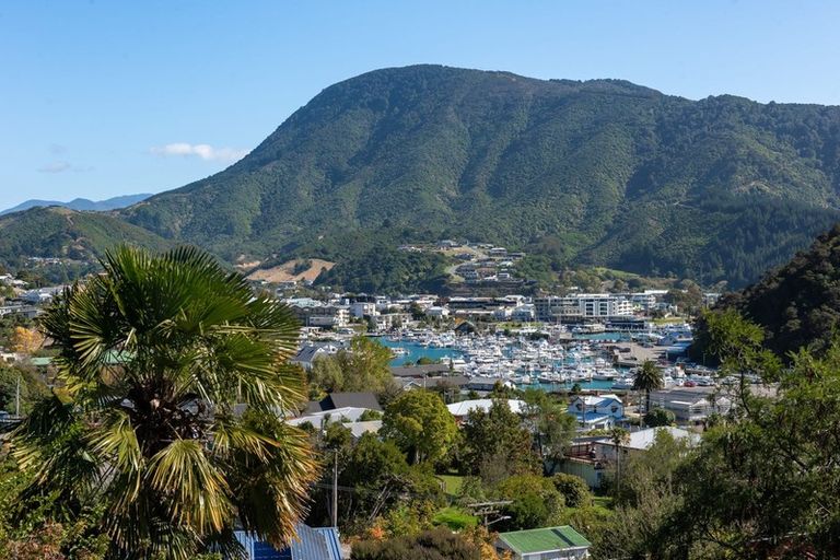 Photo of property in 25 Suffolk Street, Picton, 7220