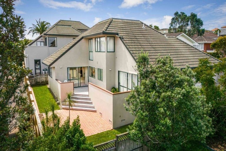 Photo of property in 2/12 Richards Avenue, Forrest Hill, Auckland, 0620