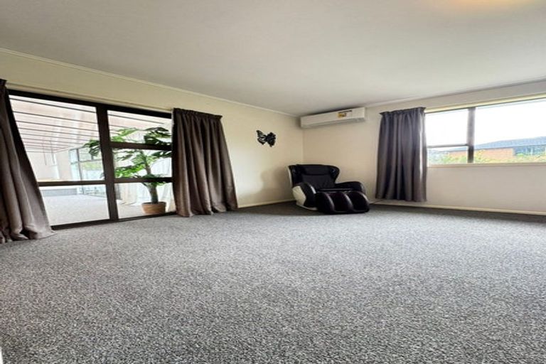Photo of property in 7 Golf Road, New Lynn, Auckland, 0600