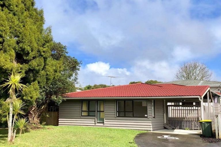 Photo of property in 213 Portage Road, Green Bay, Auckland, 0604