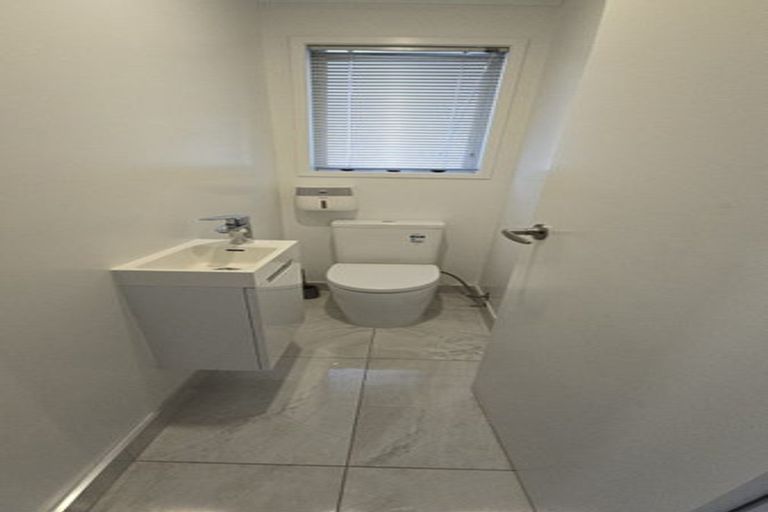 Photo of property in 38 Darren Crescent, Half Moon Bay, Auckland, 2012