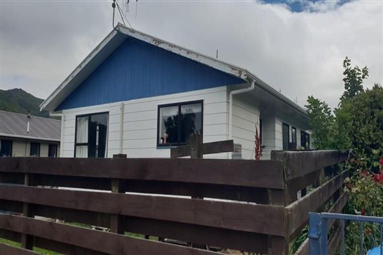 Photo of property in 8a Weymouth Grove, Wainuiomata, Lower Hutt, 5014