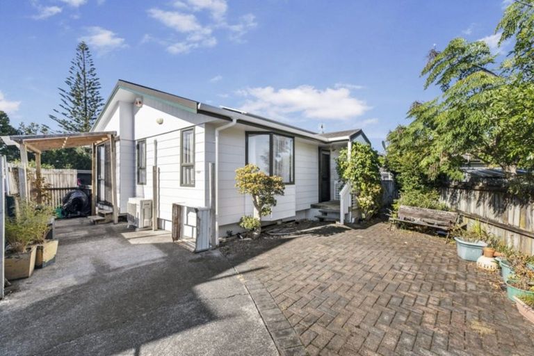 Photo of property in 1/63a Colwill Road, Massey, Auckland, 0614