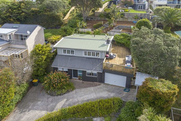 Photo of property in 6 Maori Hut Road, Red Beach, 0932
