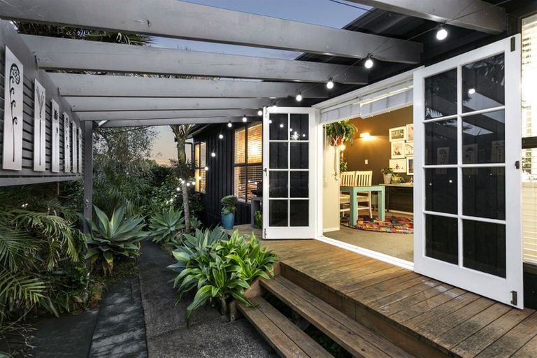 Photo of property in 2/13 Belmont Terrace, Milford, Auckland, 0620