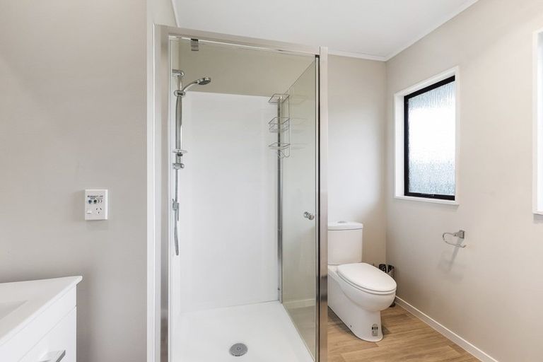 Photo of property in 2 Chilton Drive, Paraparaumu, 5032