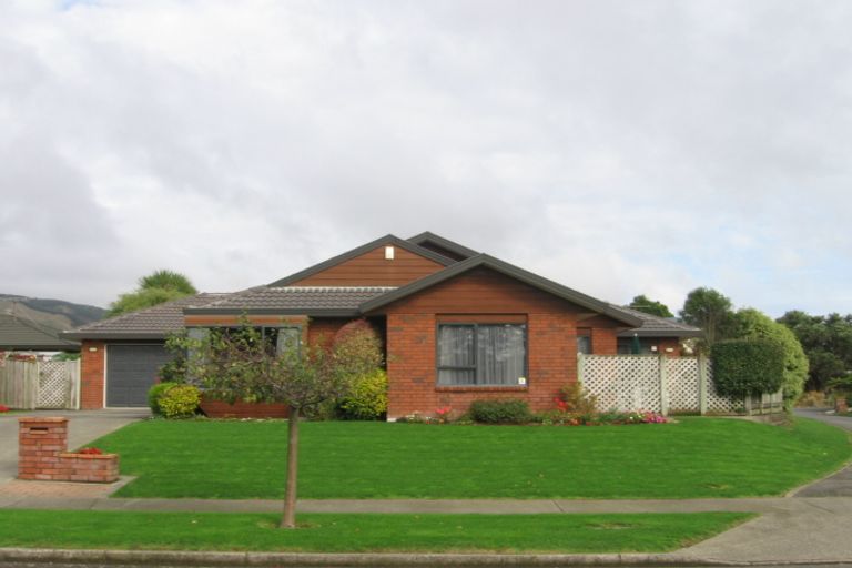 Photo of property in 8 Cranbrook Grove, Waikanae, 5036