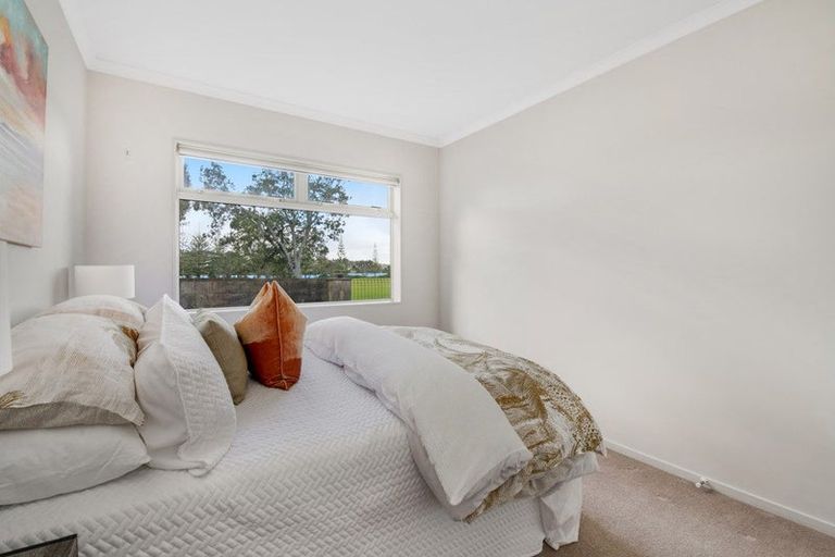 Photo of property in 10a Centreway Road, Orewa, 0931