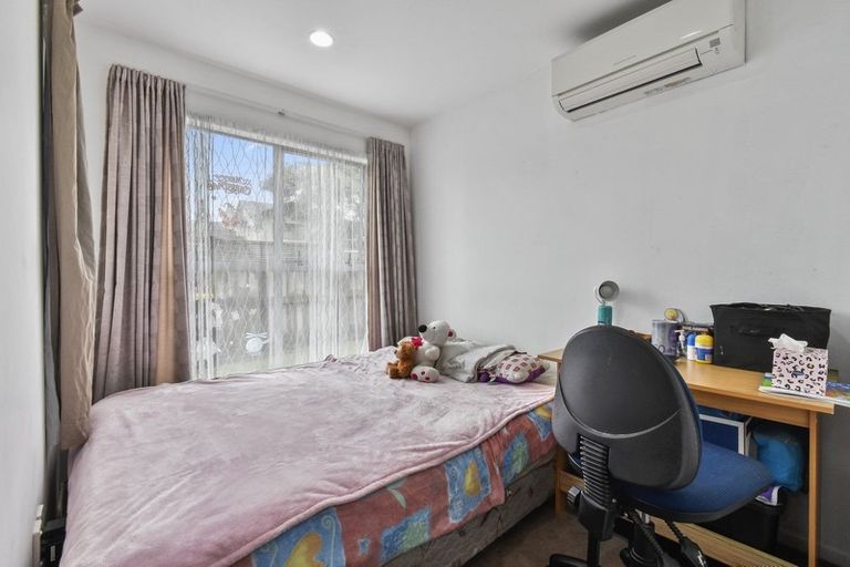 Photo of property in 2/33 Kenderdine Road, Papatoetoe, Auckland, 2025