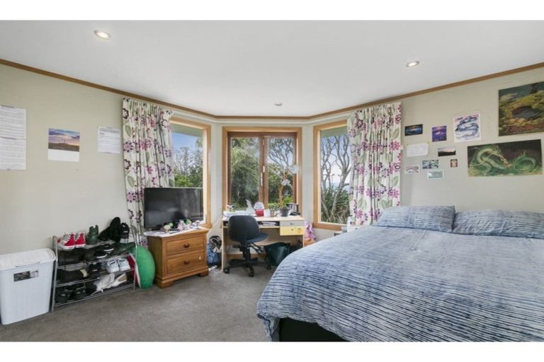 Photo of property in 204 Miromiro Road, Normandale, Lower Hutt, 5010