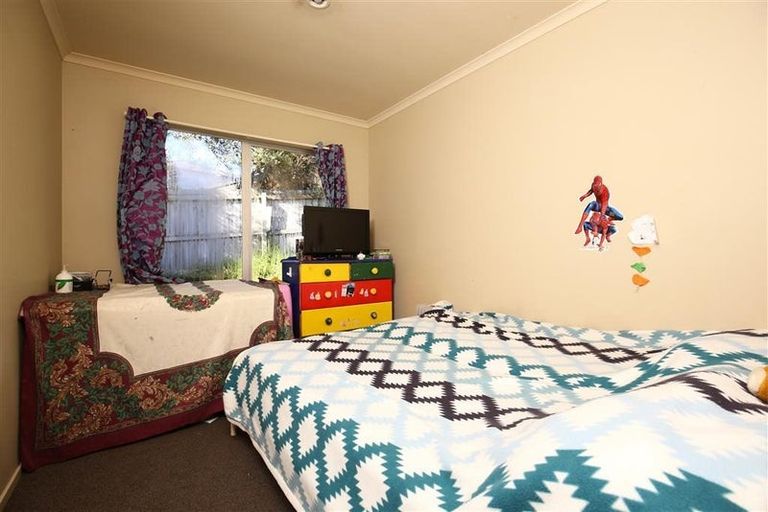 Photo of property in 22 George Deane Place, Greenhithe, Auckland, 0632