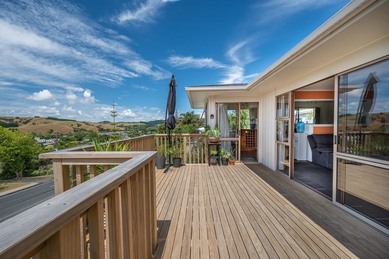 Photo of property in 17 Rautawhiri Road, Helensville, 0800