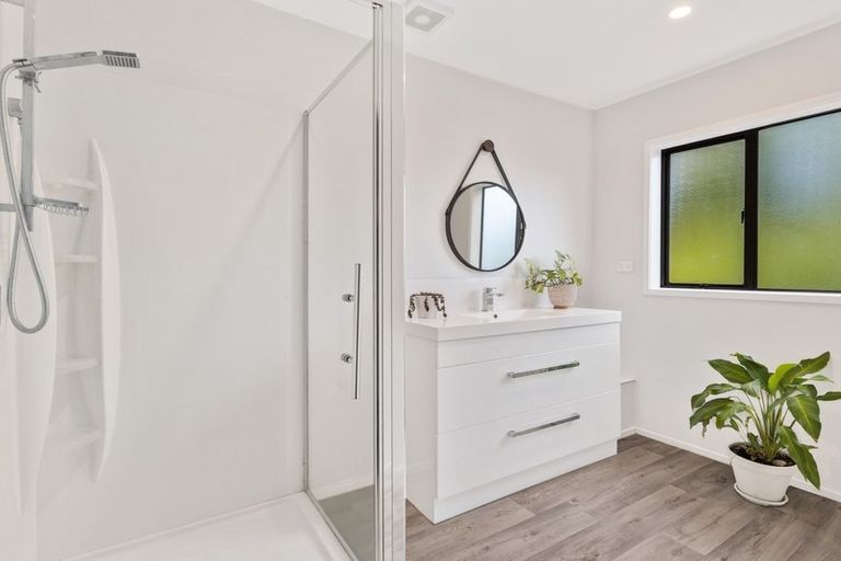 Photo of property in 21 Homewood Place, Chatswood, Auckland, 0626