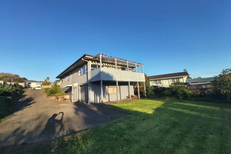 Photo of property in 18 Preston Avenue, Henderson, Auckland, 0610
