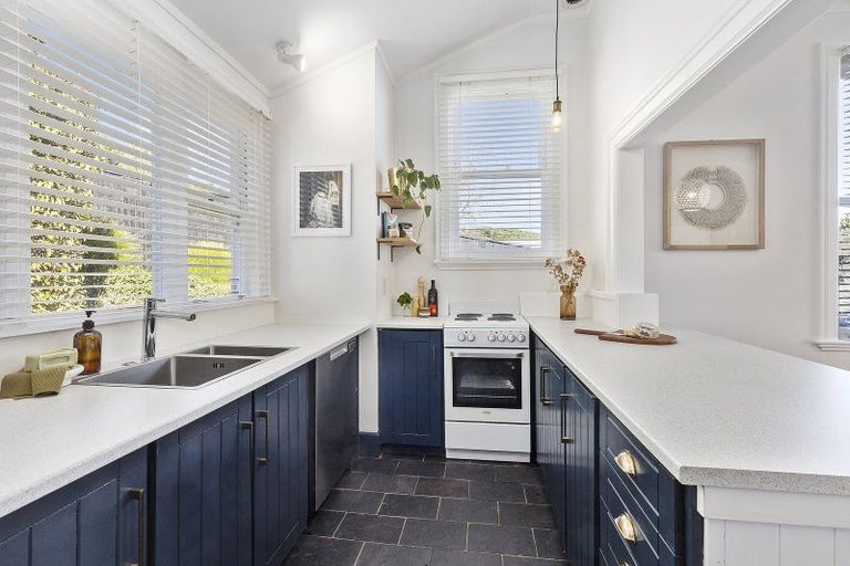 Photo of property in 11 Nevay Road, Miramar, Wellington, 6022