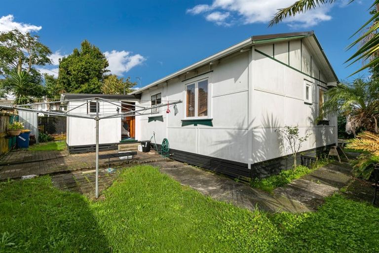 Photo of property in 117 Te Atatu Road, Te Atatu South, Auckland, 0610