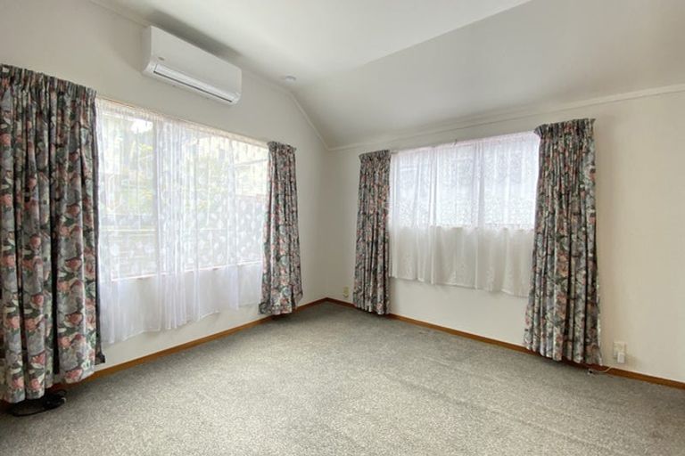 Photo of property in 4/43-53 Chivalry Road, Glenfield, Auckland, 0629
